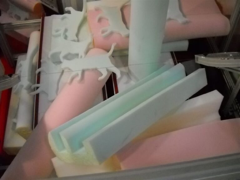 Hot-wire-CNC-Foam-cutting-equipment-XTR-Fast-wire-cutter-Cutting-material-PP-PE